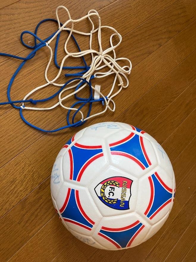 日産FC(現 横浜F・マリノス)　レナト選手サイン入りサッカーボール