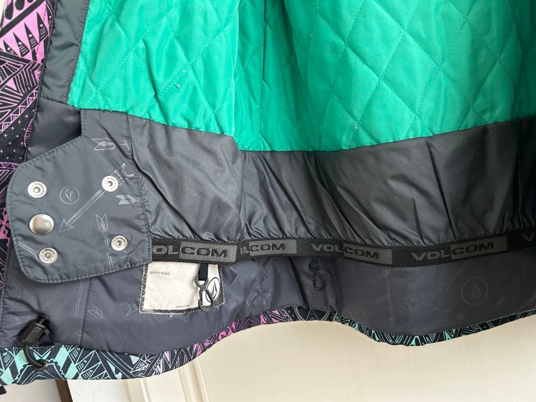 VOLCOM スノーボードジャケット 女性用