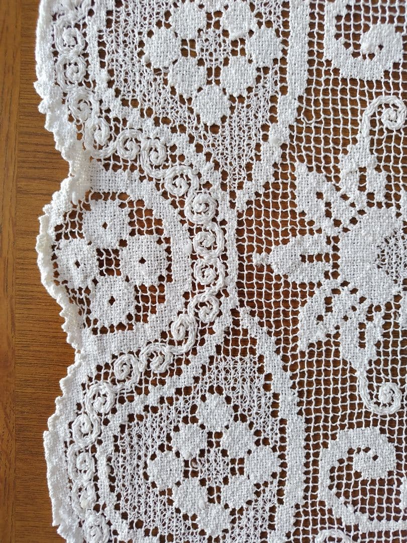 レーステーブルカバー　ハンドメイド　ビンテージ