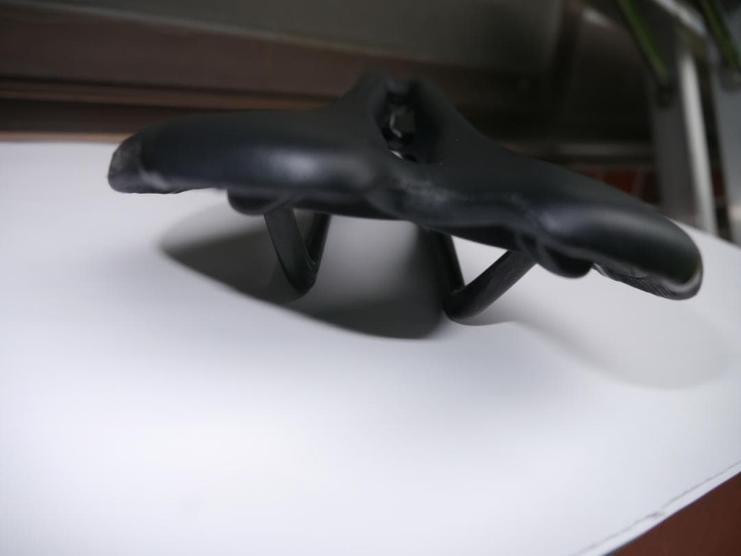 サドル：SELLE SAN MARCO ASPIDE CARBON FXサドル