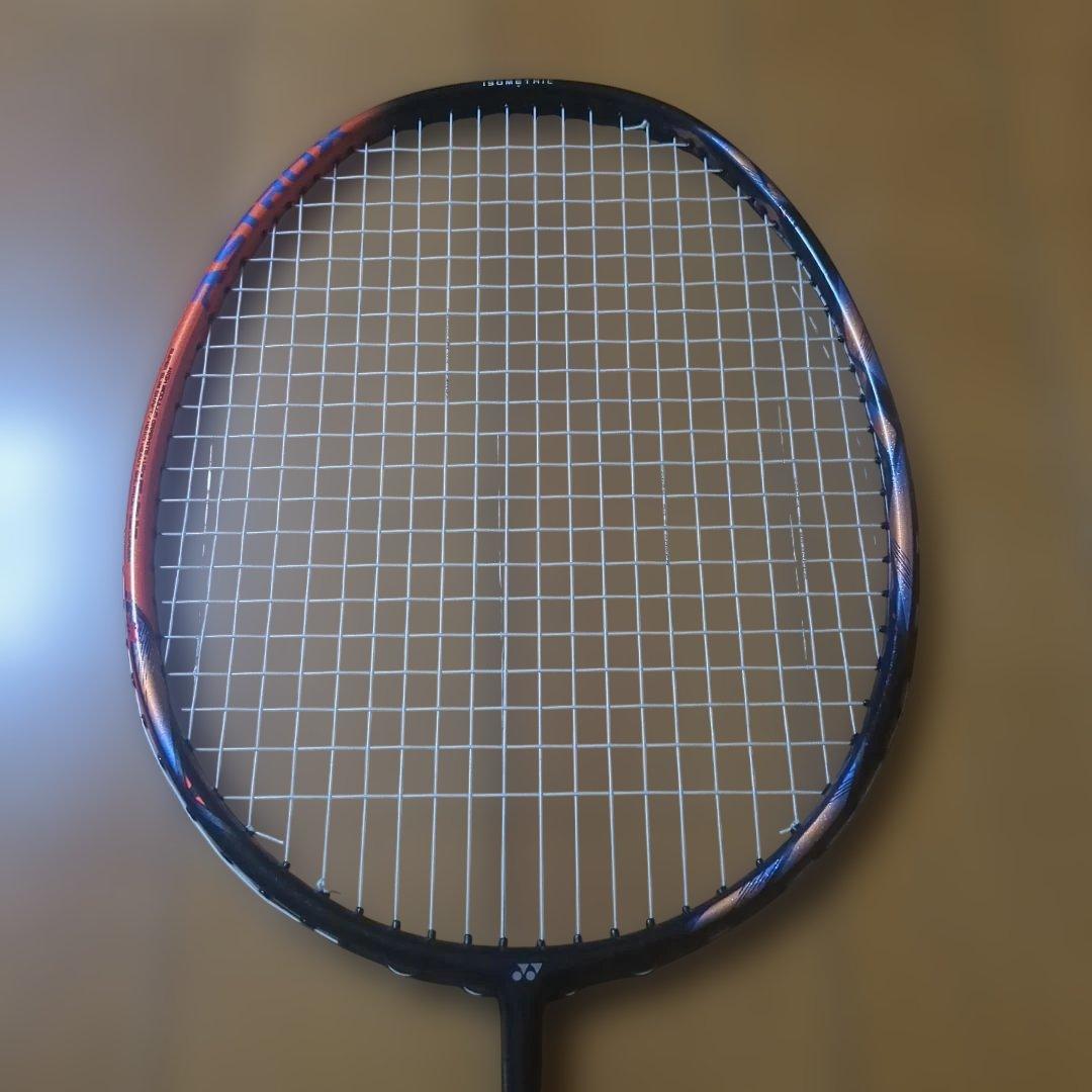 ヨネックス　ASTROX 77 PRO バドミントンラケット4U　ガット新
