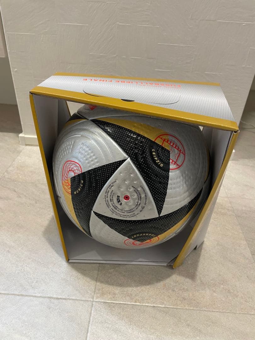 フースバルリーベ フィナーレ プロ 試合球 5号 サッカーボール