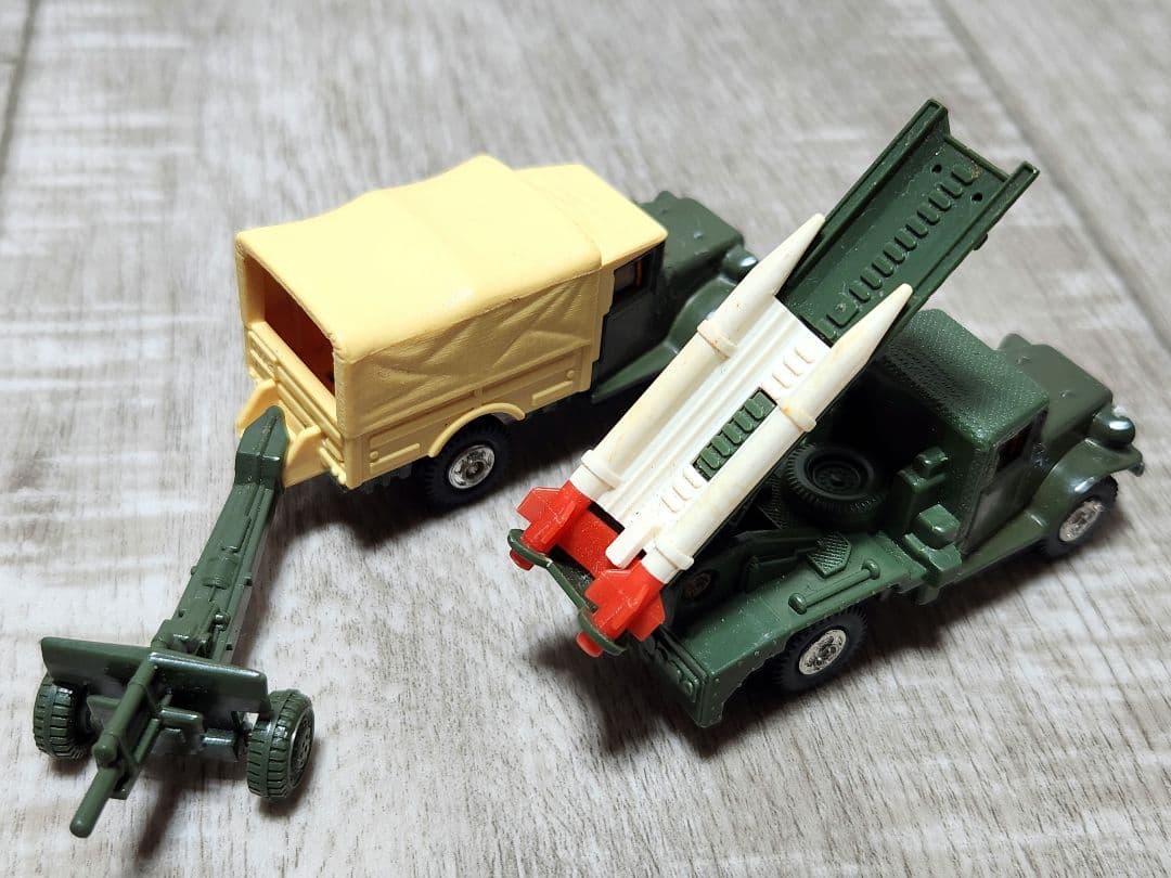 トミカ No.67 トヨタ 自衛隊 ロケット車 トラック HQ15V 日本製