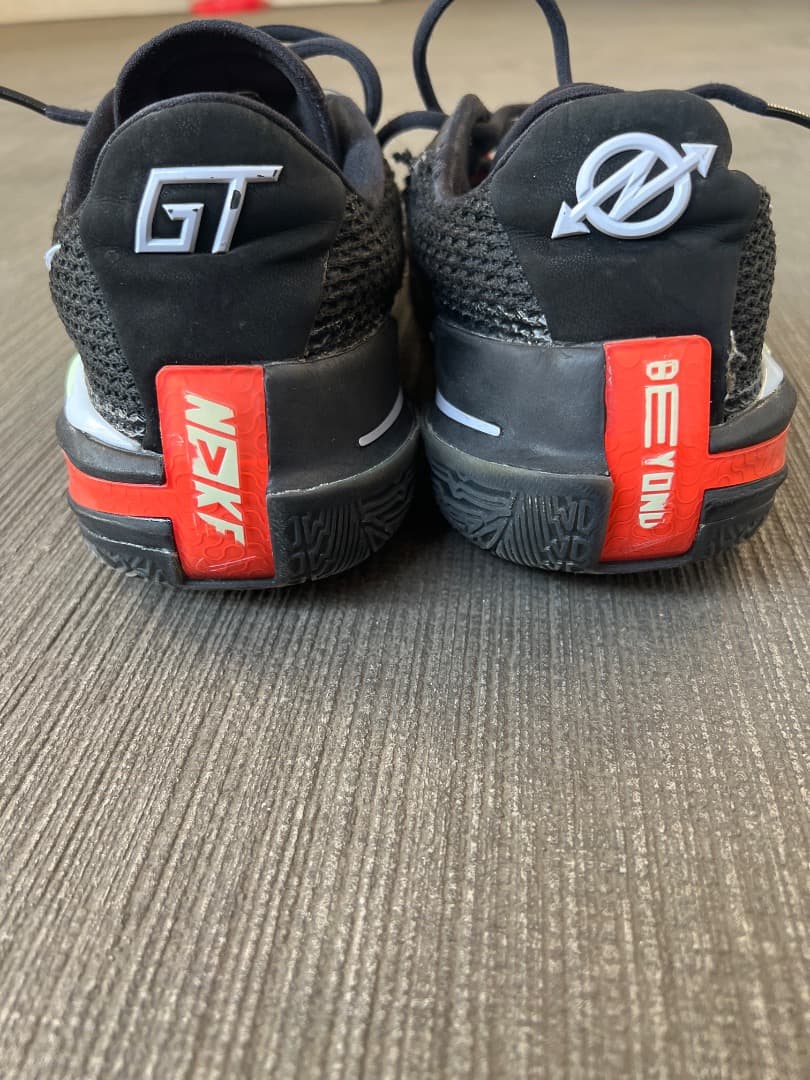 シューズ(男性用) Nike GT Cut