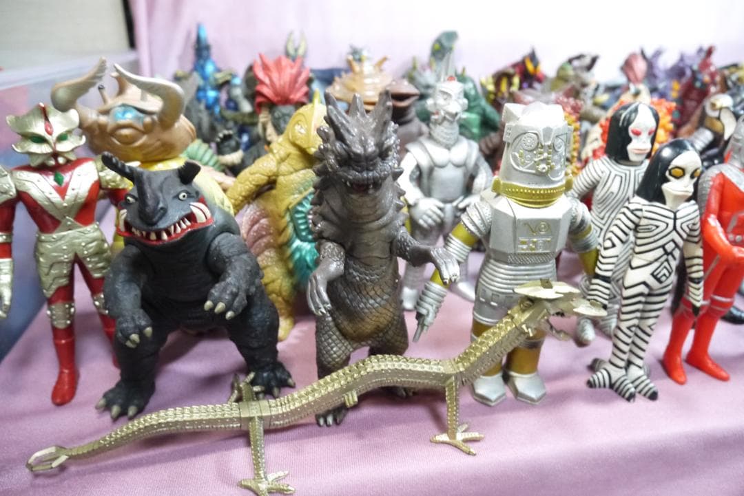 ウルトラ怪獣シリーズ　怪獣ソフビ　80体
