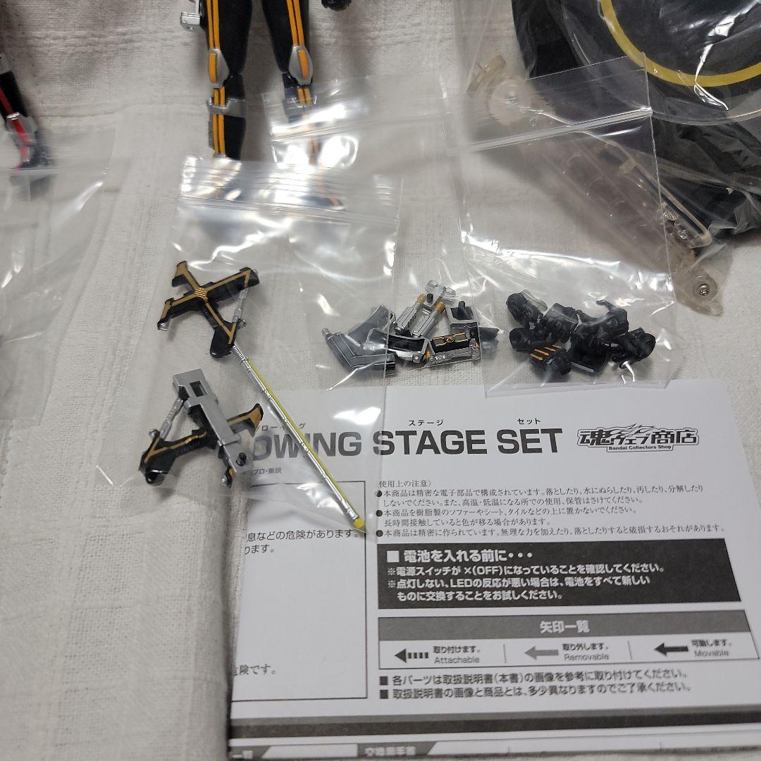 仮面ライダーファイズ　カイザ　グローイングステージセット　フィギュアーツ