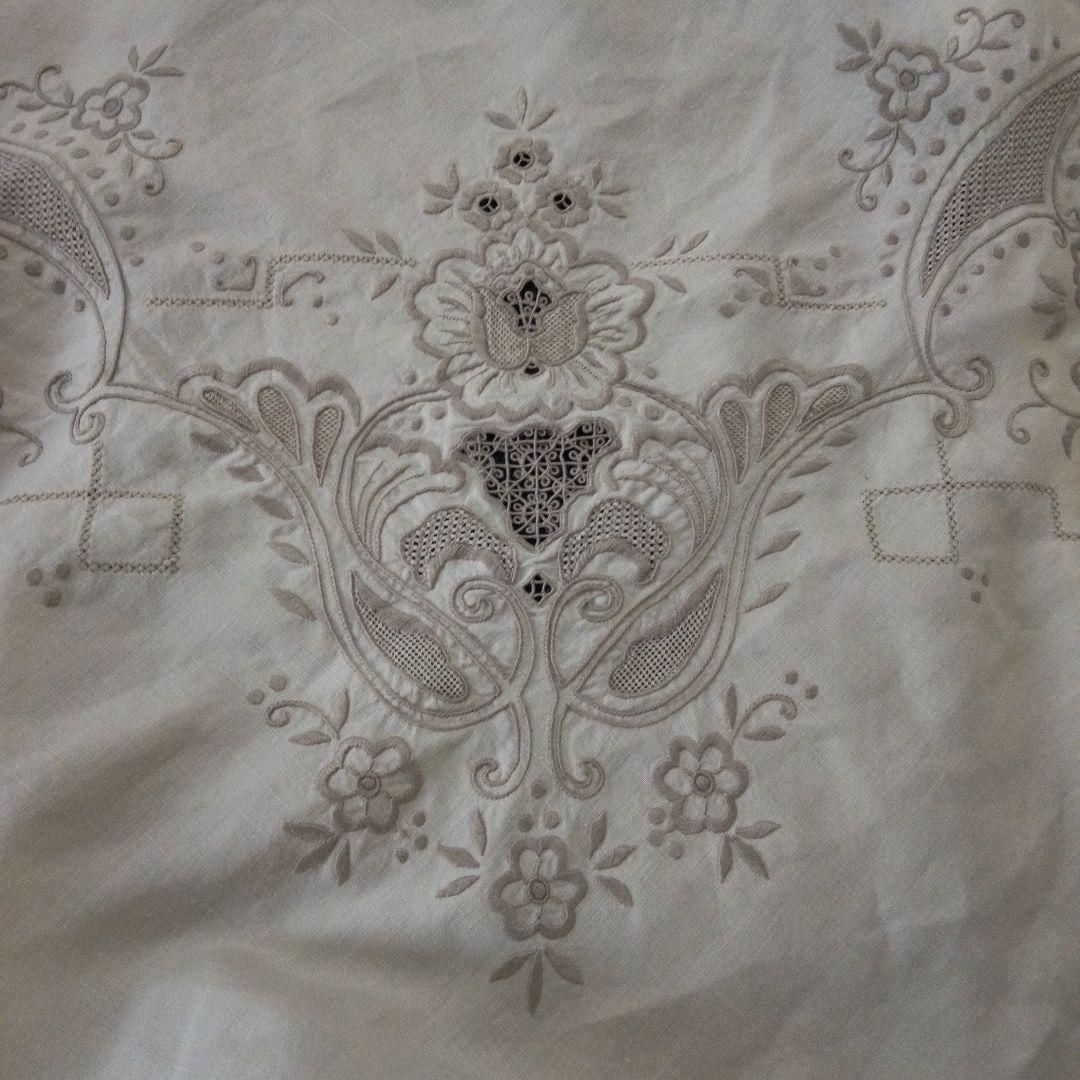 花柄刺繍 大判テーブルクロス 約125×125(中央採寸)
