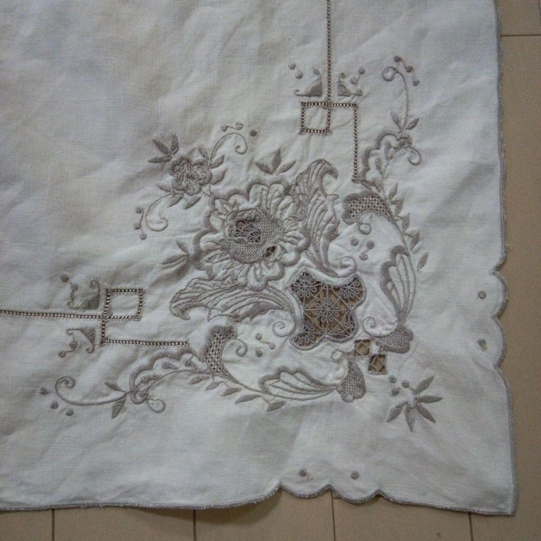 花柄刺繍 大判テーブルクロス 約125×125(中央採寸)
