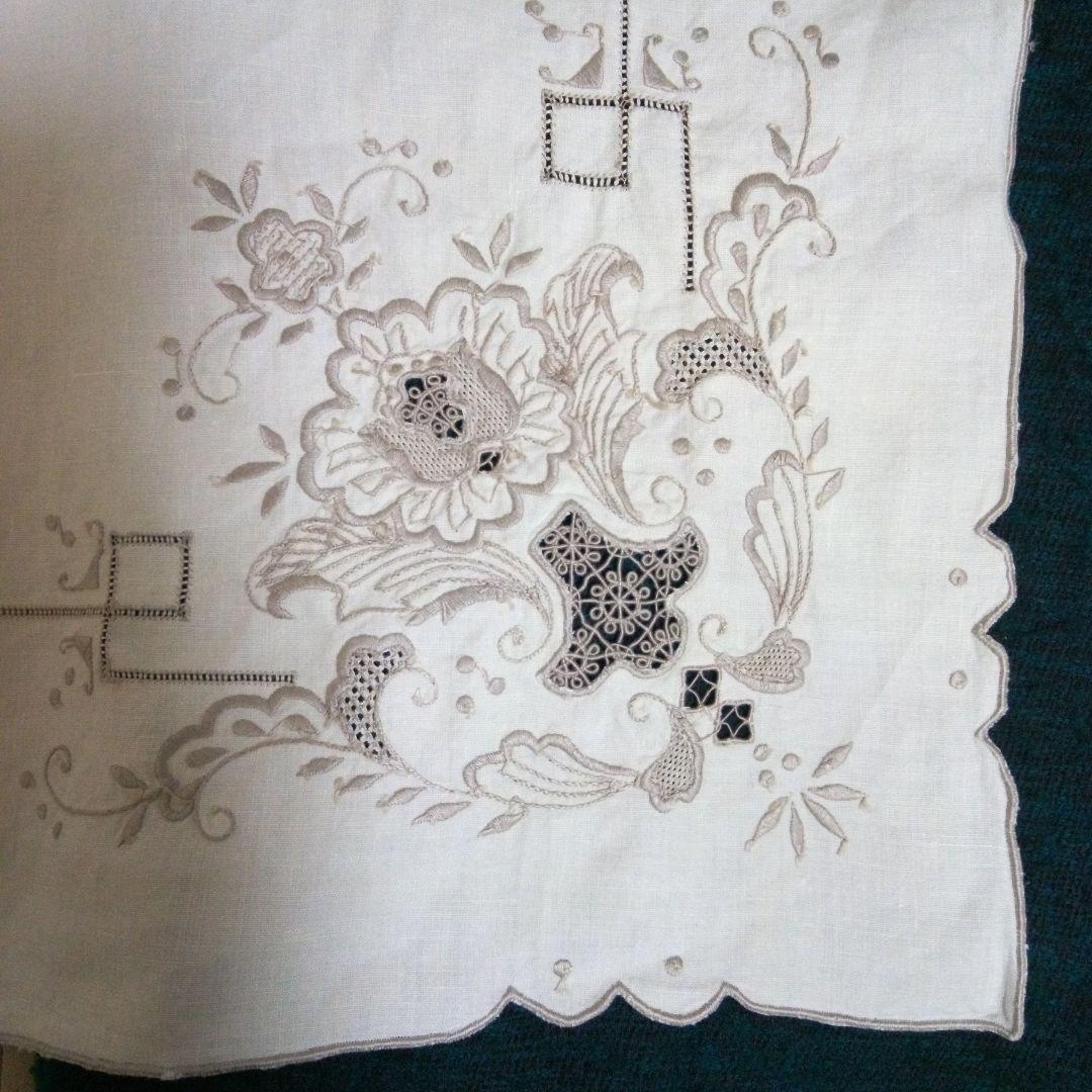花柄刺繍 大判テーブルクロス 約125×125(中央採寸)