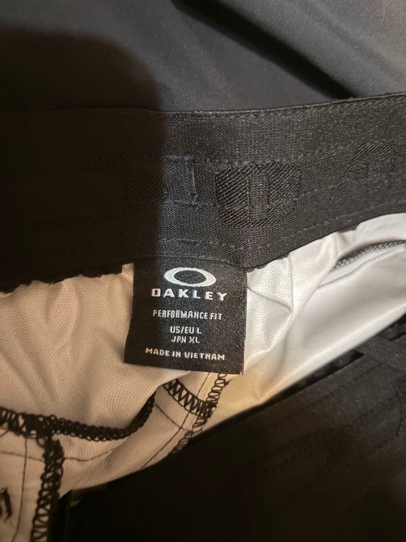 OAKLEY ブラック トレーニングパンツ