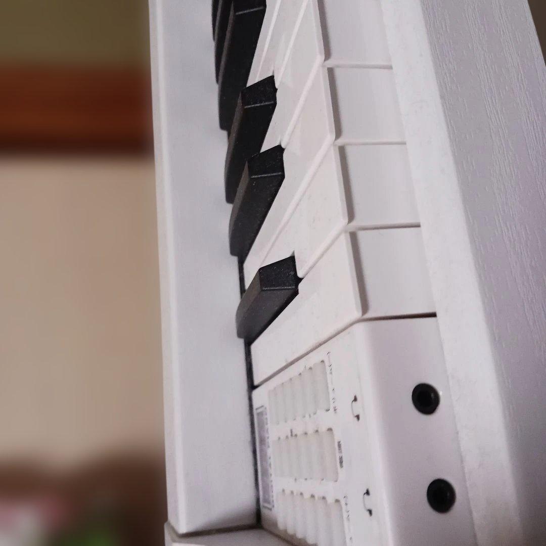 カリーナ ホワイト電子ピアノ 88鍵盤 ペダル付き