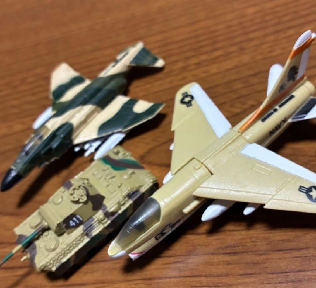 迷彩色 戦闘機 プラモデル