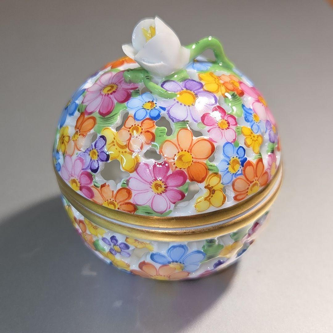ヘレンド 透かしボンボン入れ 花 小筺 フィニアル 金彩 小さいサイズ