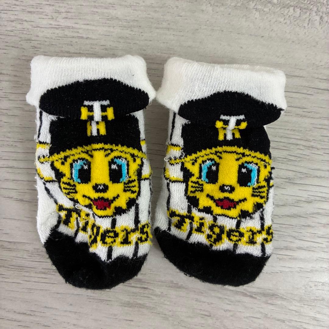 タイガース ユニフォームロンパースセット スタイ 靴下
