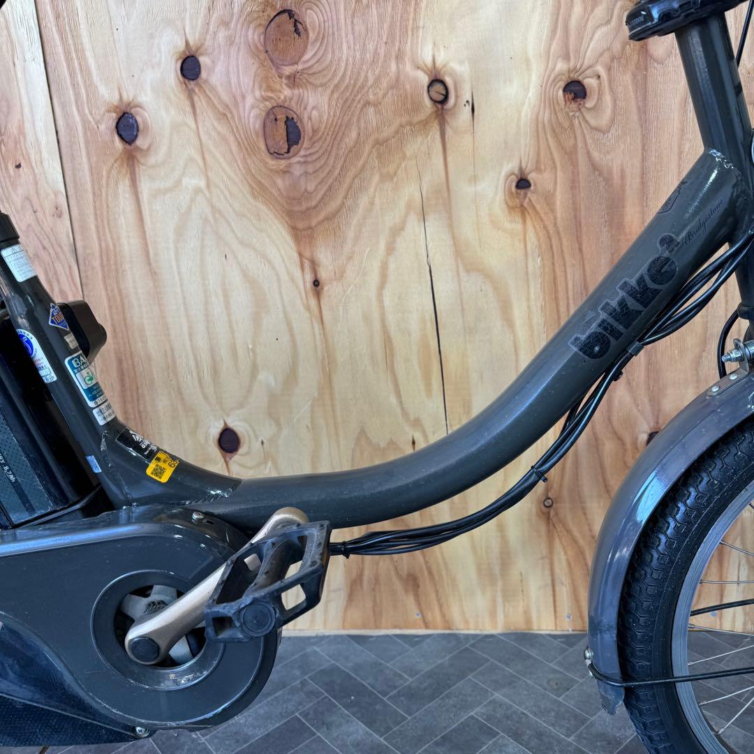 電動アシスト自転車 ブラック 前カゴ付き　バッテリー12.3ah