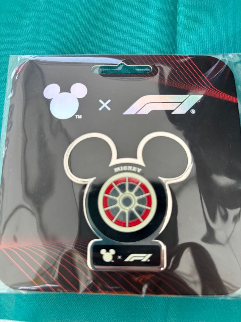 F1 x Disney ミッキー ピンバッジ