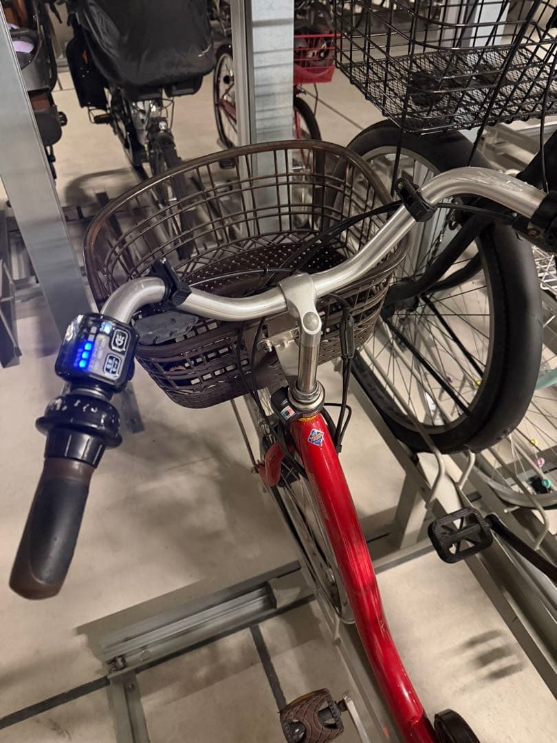 ブリヂストン電動アシスト自転車 赤 チャイルドシート付き　26インチ