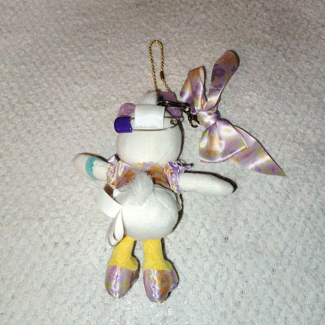 レア　ディズニーストア　デイジー　ぬいぐるみバッジ　キーホルダー　リボン　お花