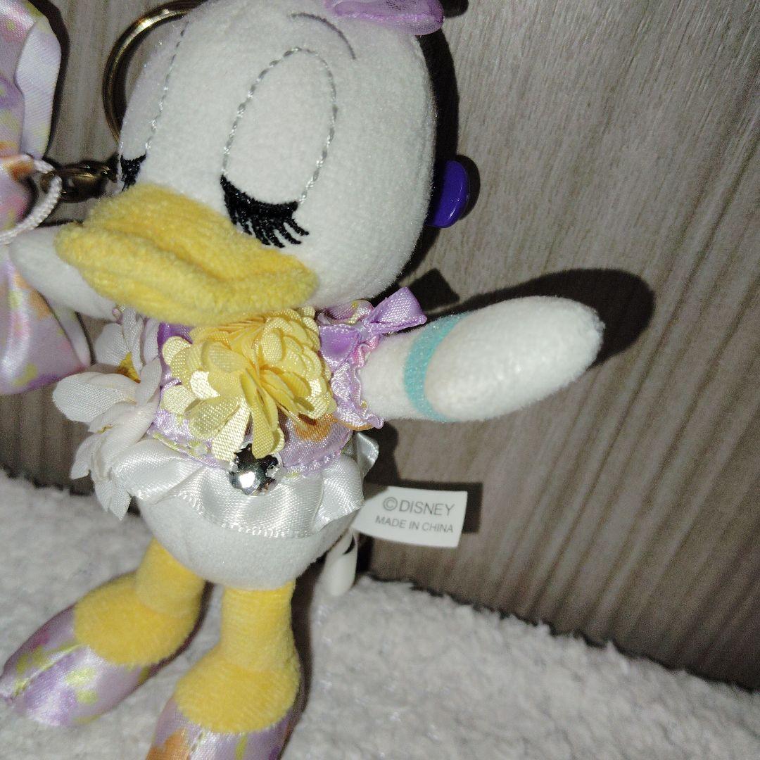 レア　ディズニーストア　デイジー　ぬいぐるみバッジ　キーホルダー　リボン　お花