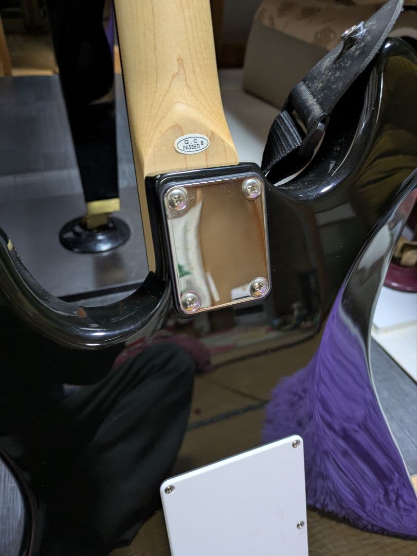 SELDER エレキギター ブラック ストラップ付き　セルダー　ストラトタイプ