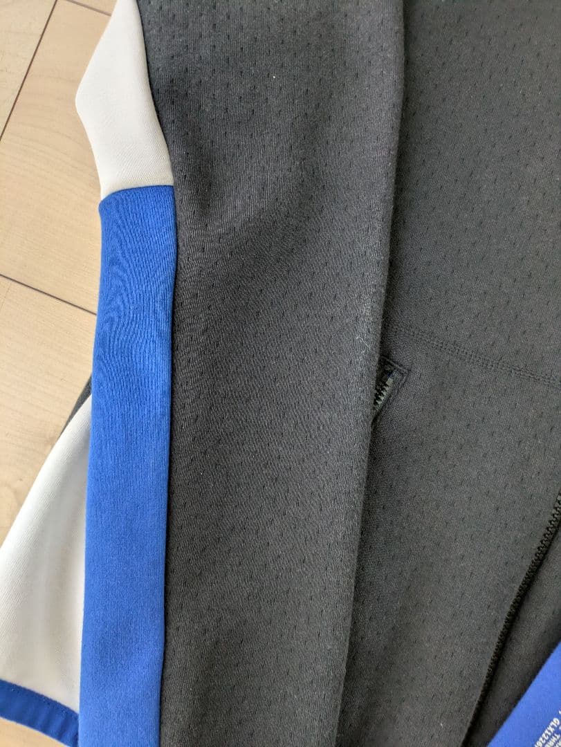 adidas フード付きジャケット