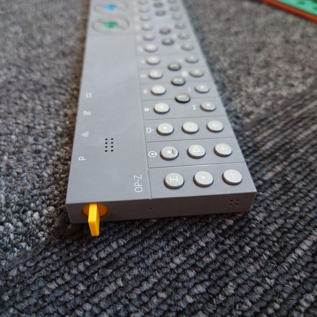 OP-Z teenage engineering ケースとoplab付き