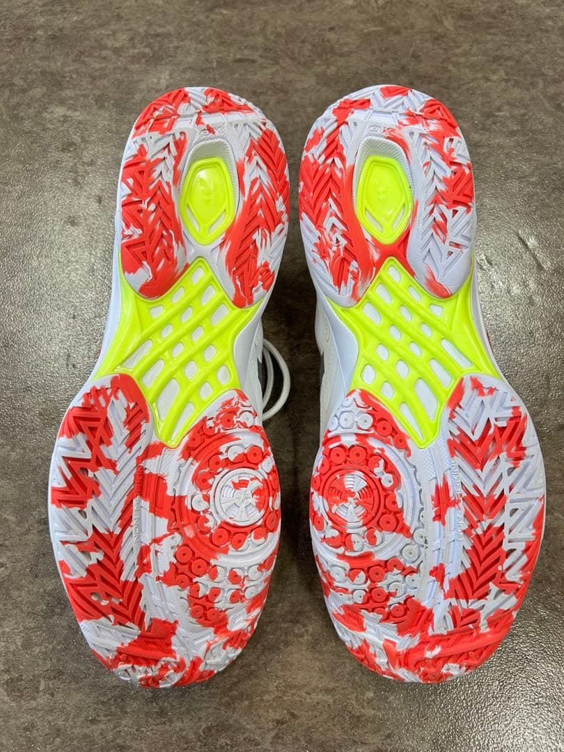 【美品】MIZUNO ウェーブクロー3 28.0cm