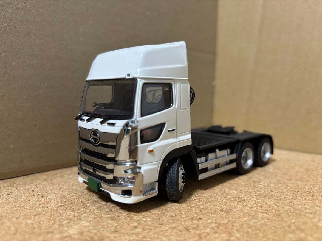 1/50 ケンクラフト　日野プロフィア　トラクター