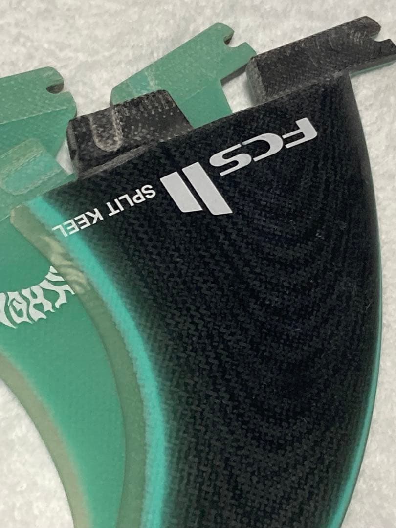 FCS2 メイヘム　SPLIT KEEL フィン　QUAD