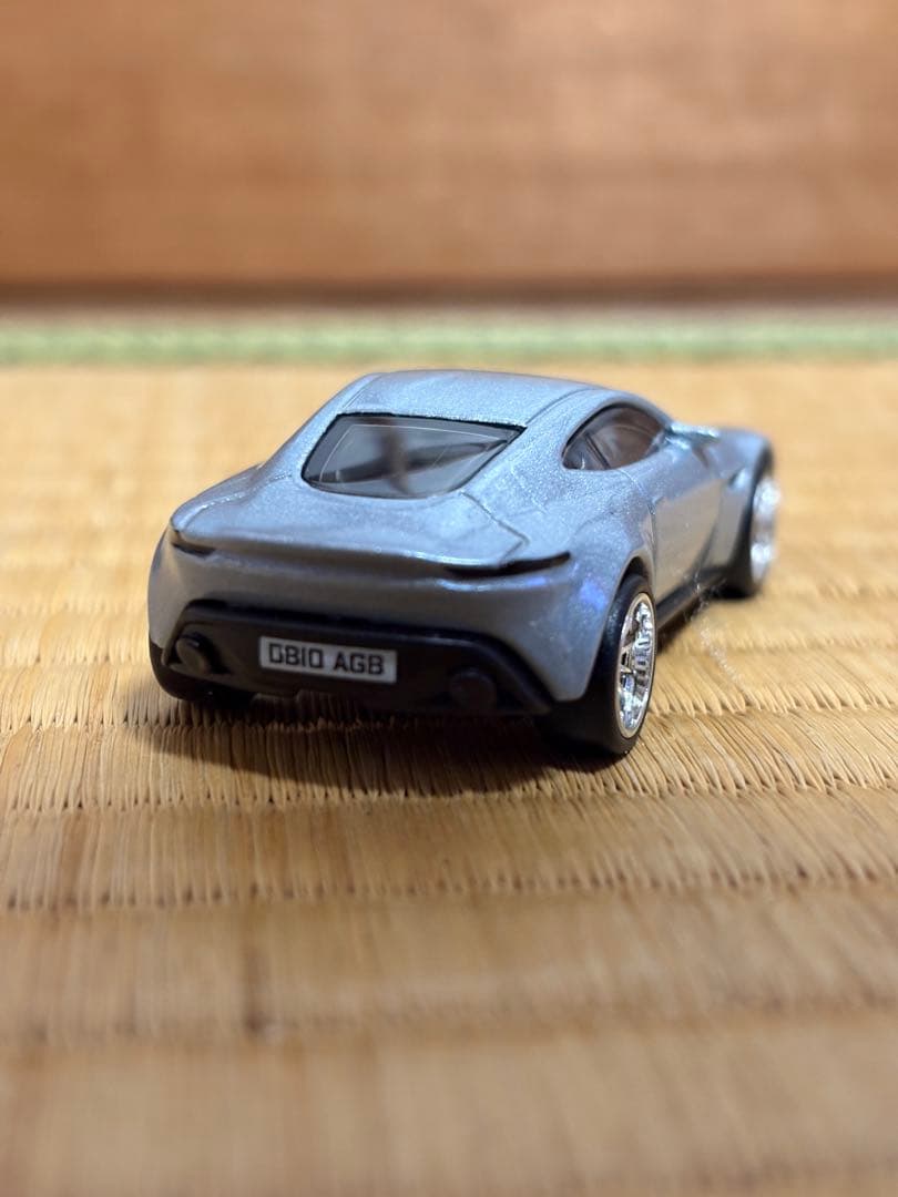 ホットウィール 007アストンマーチン　2台セット