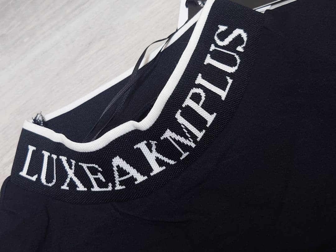 新品XXLサイズ 軽量ヘムロゴ モックネックロングTシャツ