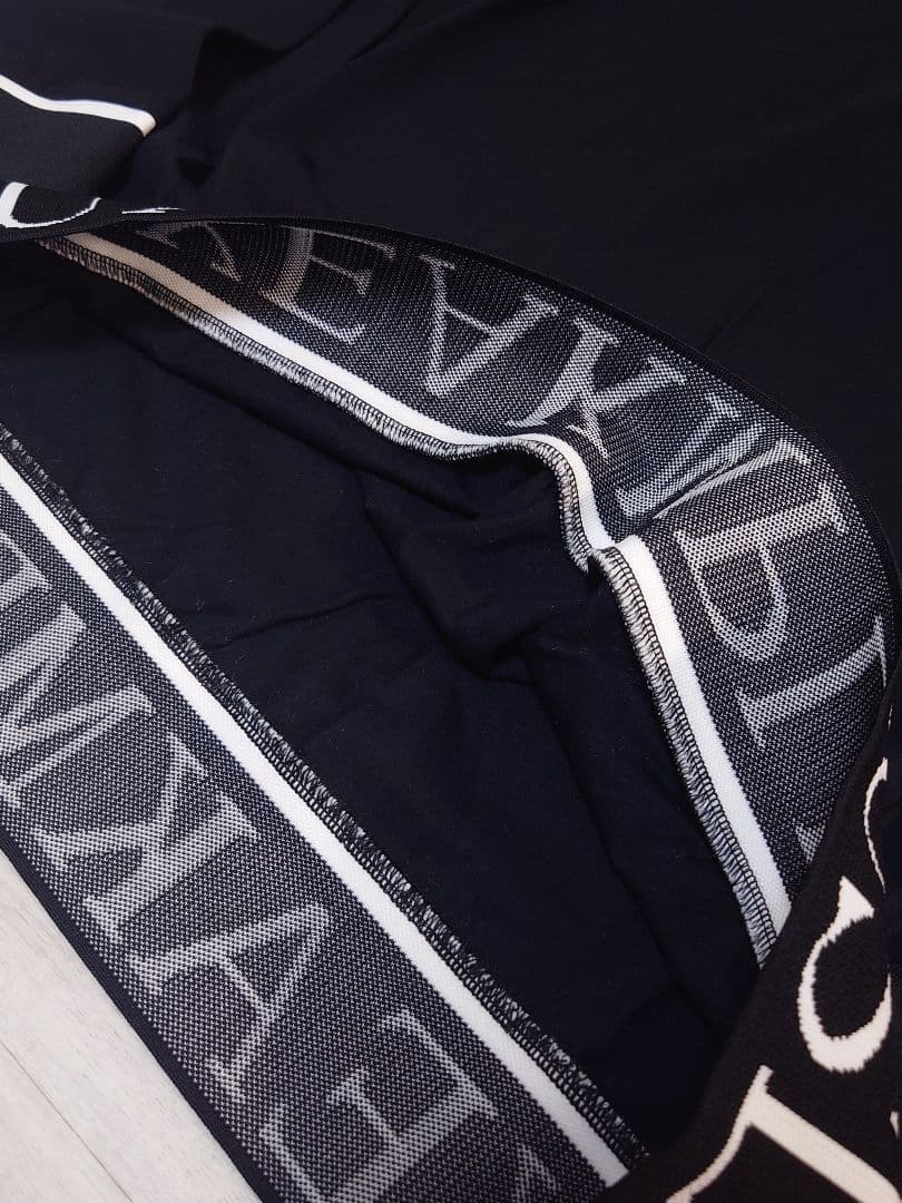 新品XXLサイズ 軽量ヘムロゴ モックネックロングTシャツ