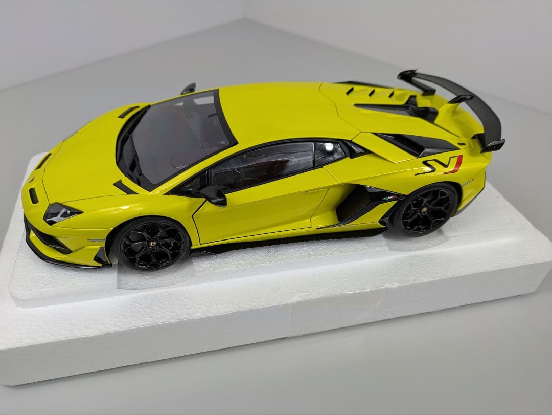 1/18 ミニカー オートアート ランボルギーニ アヴェンタドール SVJ