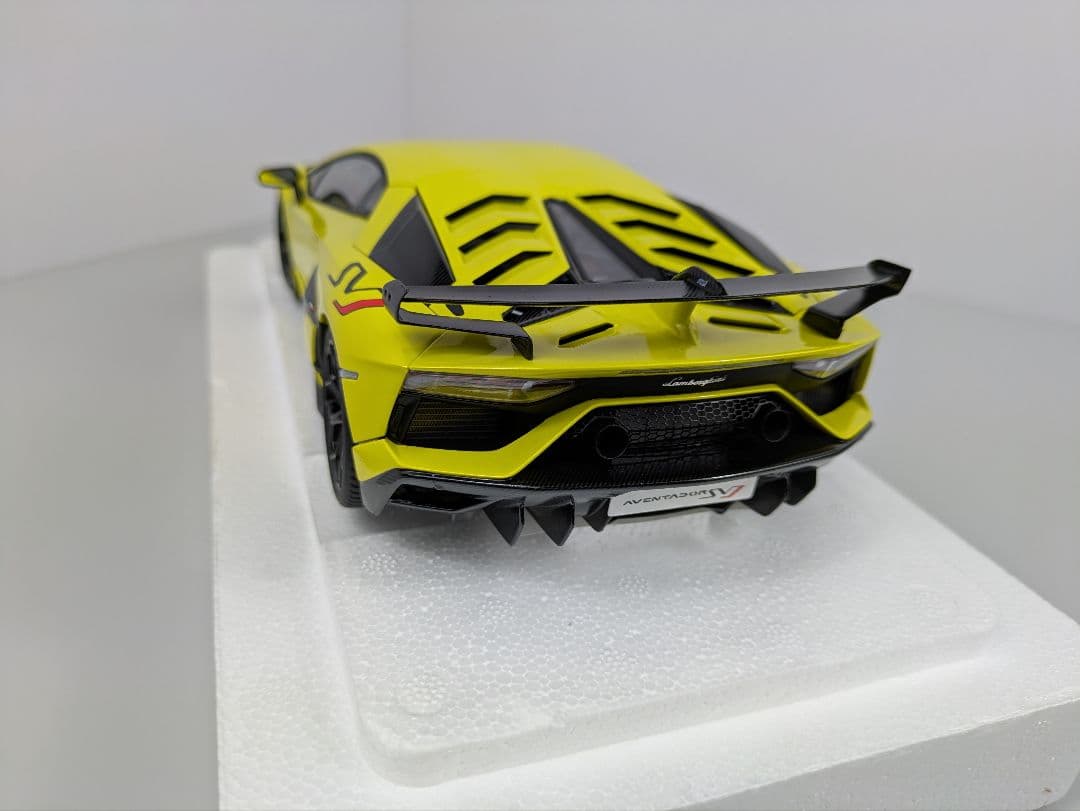 1/18 ミニカー オートアート ランボルギーニ アヴェンタドール SVJ