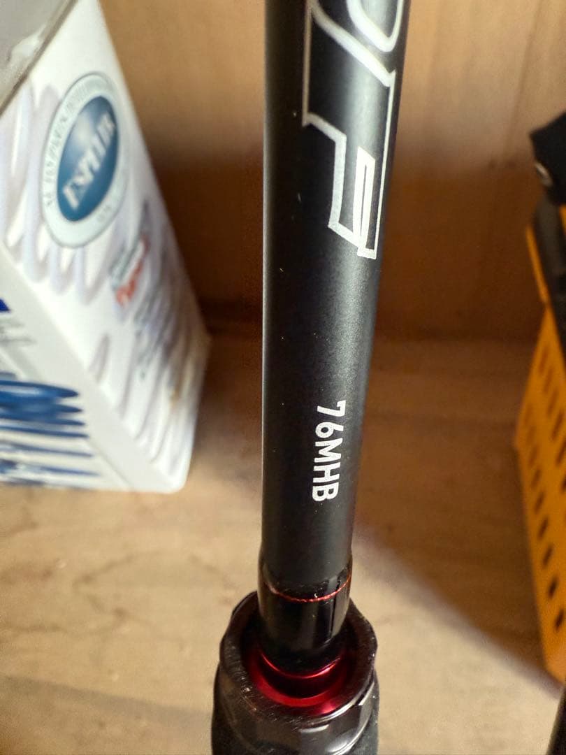 ダイワ　HRFロックフィッシュロッド 76MHB カーボン製 ブラック/レッド