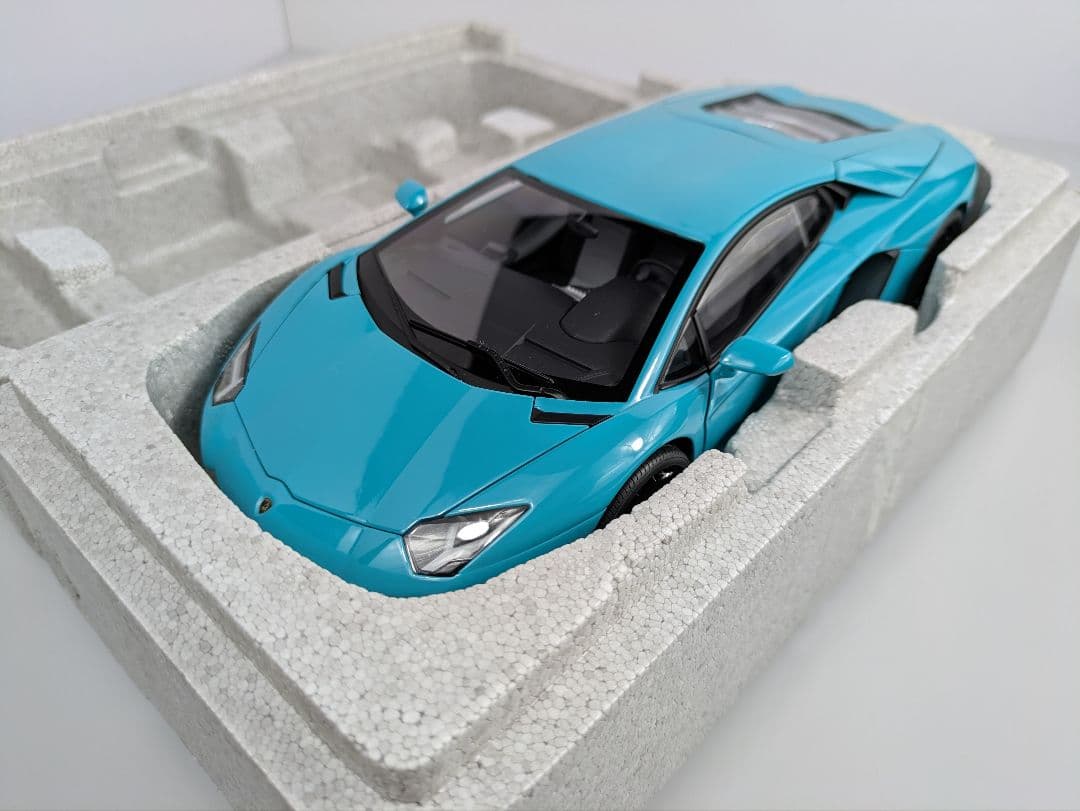 1/18 ミニカー オートアート ランボルギーニ アヴェンタドール LP700