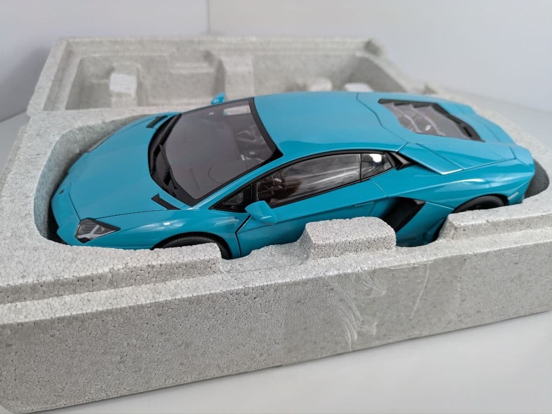 1/18 ミニカー オートアート ランボルギーニ アヴェンタドール LP700