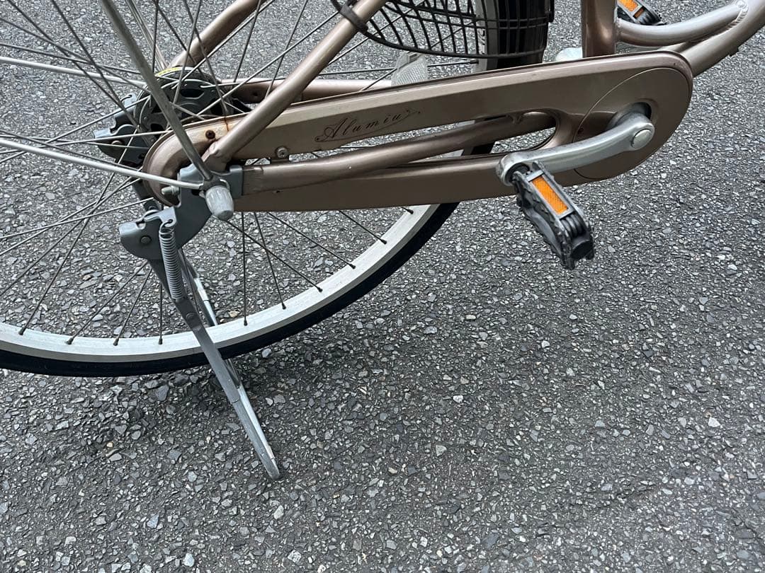 h*a様 中古美品ブリヂストン軽量アルミ自転車〓アルミーユ☆26★ベージュ※配達