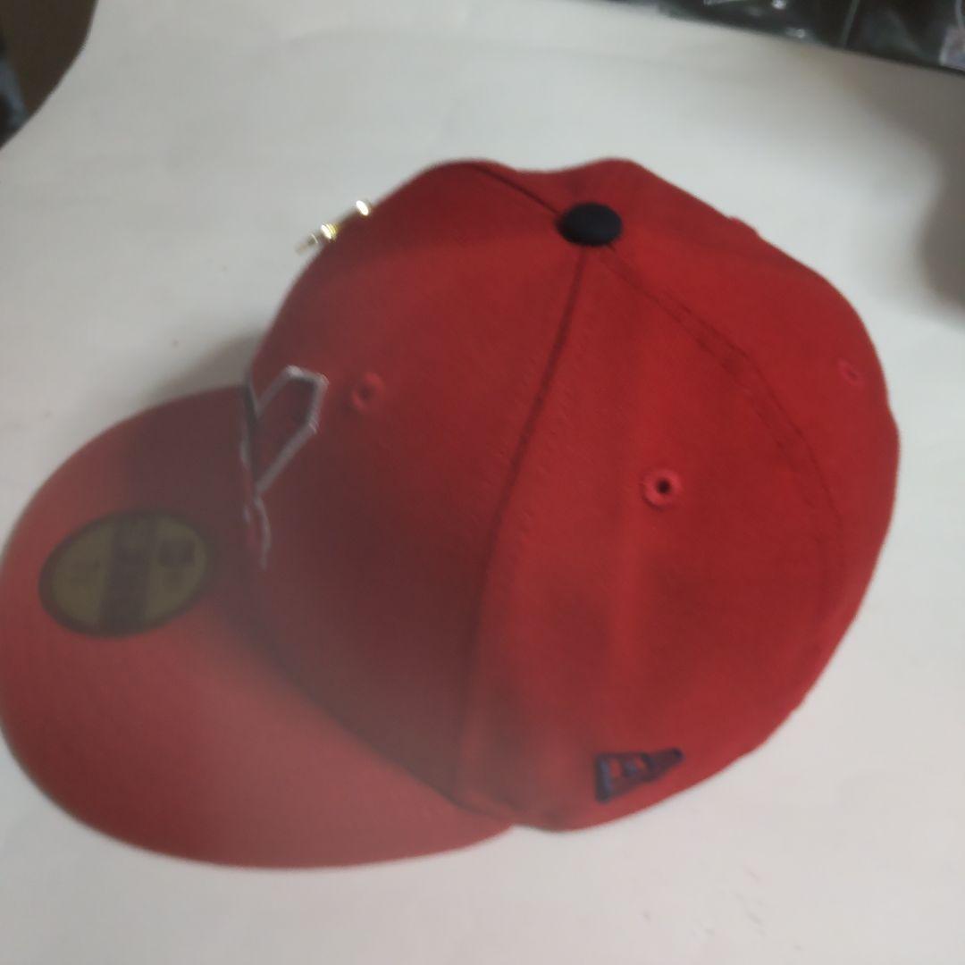 New Era 赤 キャップ 7 3/8、ゴールドパッチ