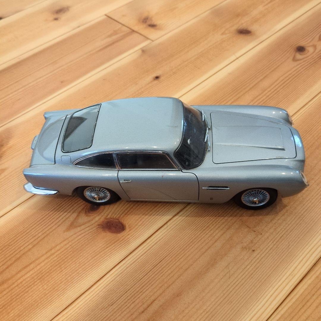 AUTOart 1/18 Aston Martin DB5 ダイキャストモデル