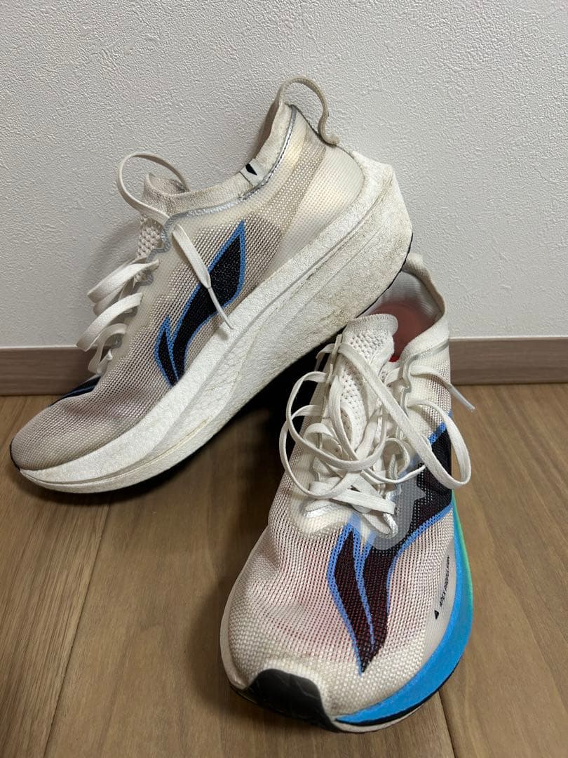 リーニン飛電4エリート　Li-Ning Feidian 4 Elite