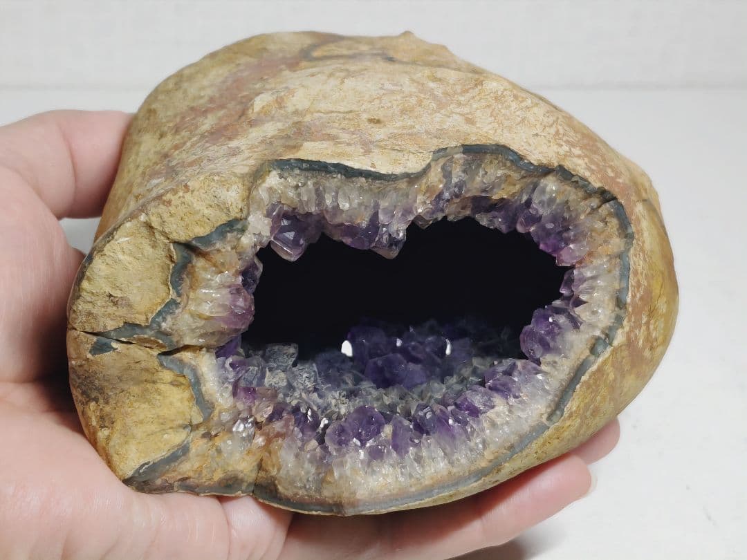 ジオード 1.2kg アメジスト 水晶 原石 鑑賞石 自然石 誕生石 鉱物 鉱石
