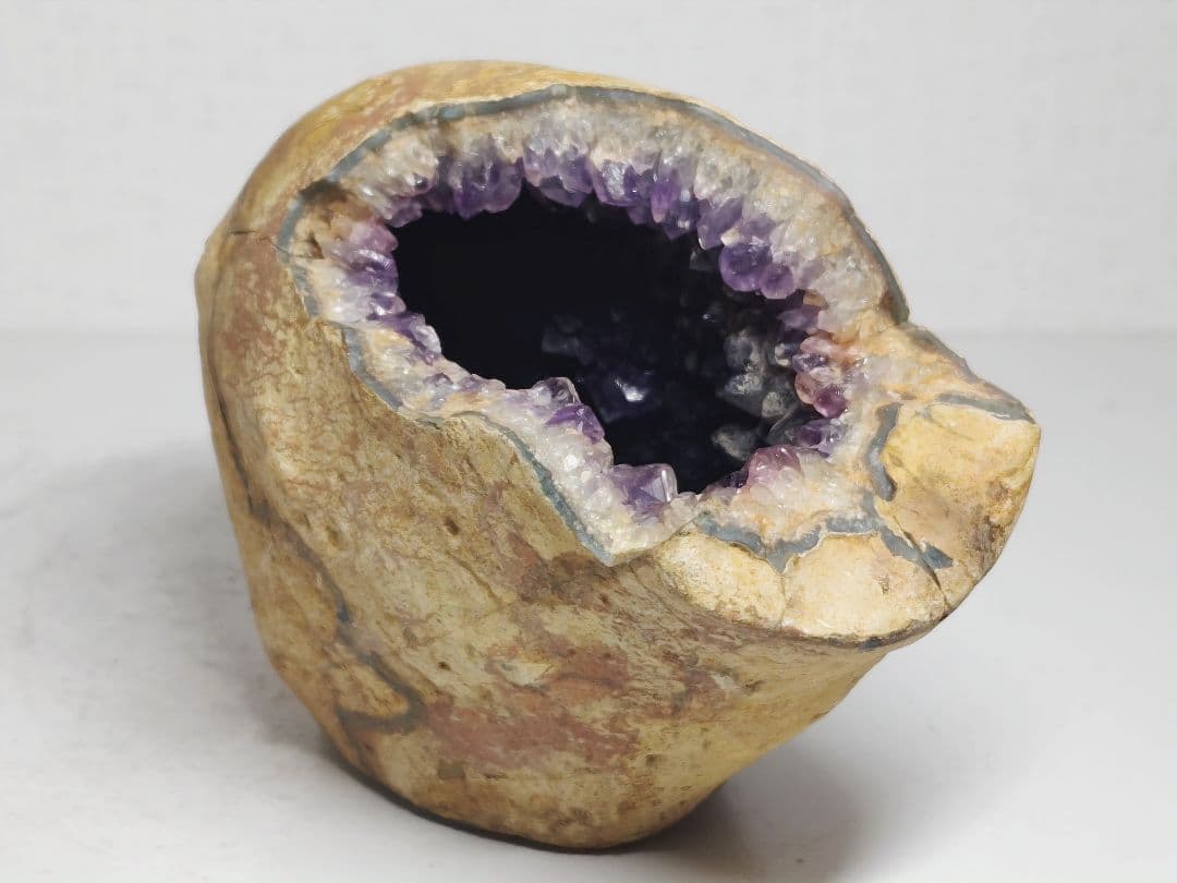 ジオード 1.2kg アメジスト 水晶 原石 鑑賞石 自然石 誕生石 鉱物 鉱石