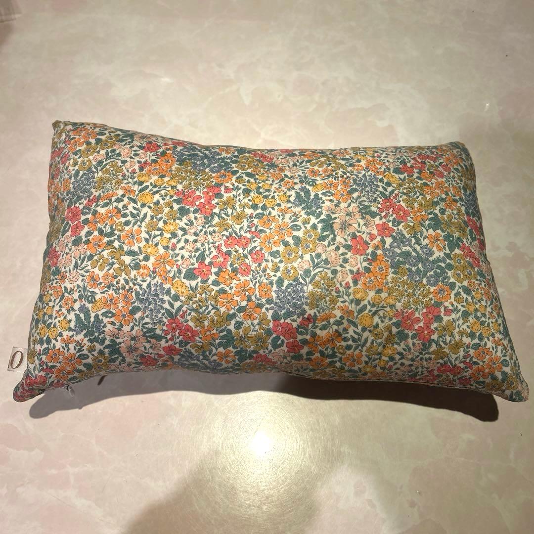 美品　サオCSAOクッション＋中綿　フランス手刺繍リバティ