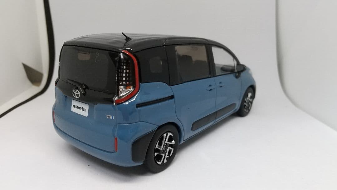 カラーサンプル ミニカー シエンタ