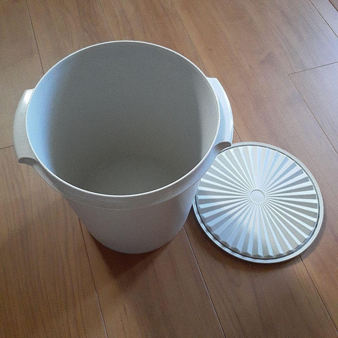 タッパーウェア　Tupperware 　グレー　円形　蓋付き　保存容器