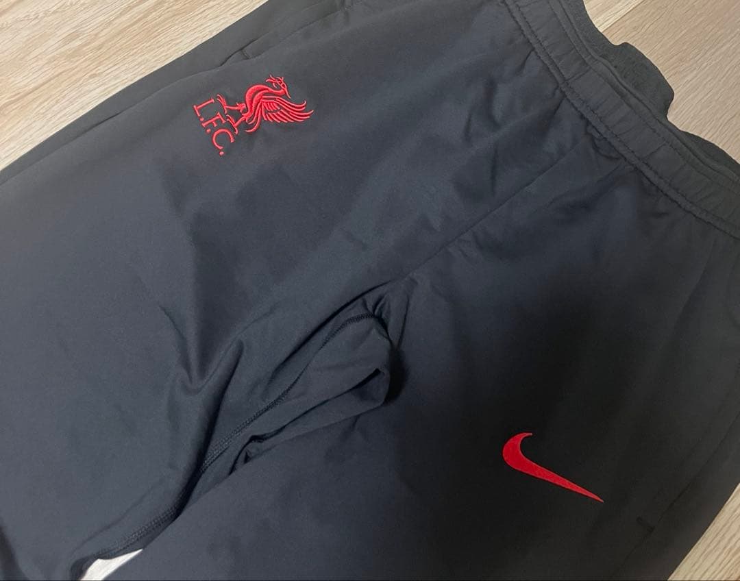 NIKE リバプール　トラックパンツ　トレーニングパンツ　サッカー　ジャージ