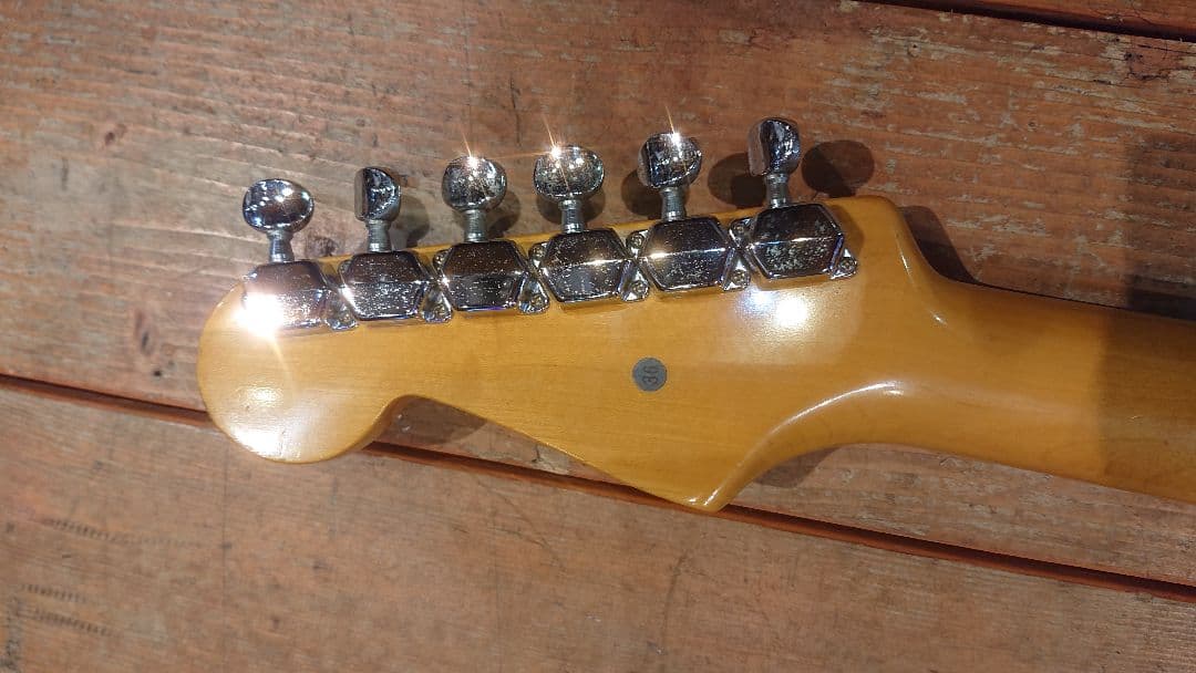 Squier Stratocaster SST-30 TRD JVシリアル