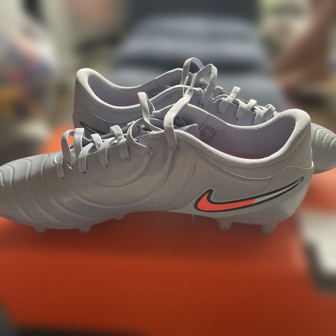新品タグ付きNike レジェンド10アカデミーH G ￼￼サッカースパイク