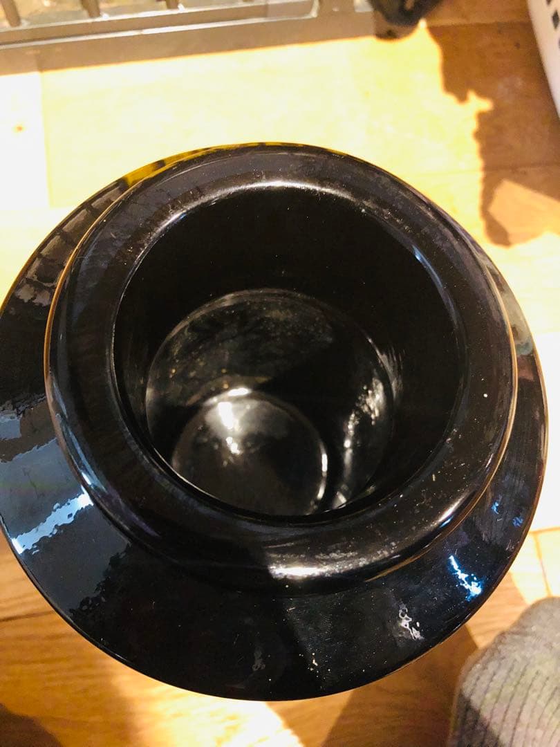 黒い貝殻装飾花瓶